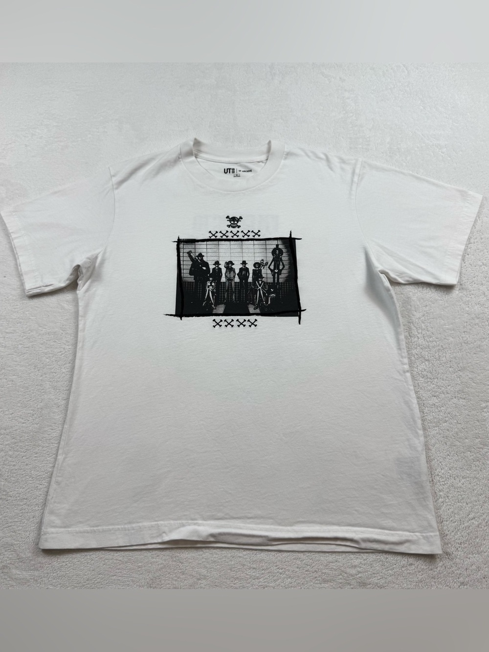 Uniqlo x one piece UT archive t-shirt men’s size M white embroidered crew neck